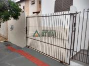 Sobrado com 03 quartos na região Central de Londrina