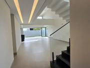 Sobrado com 04 suítes Alphaville II