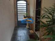 Sobrado com 154m³ sendo 3 dorms no JD. de Abril