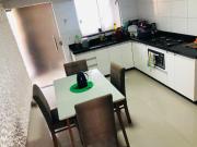 Sobrado com 1 apartamento e 2 casas