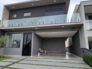 Sobrado com 240m² para venda em condomínio fechado em...