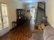 Sobrado com 2 dormitórios à venda, 243 m² por R$...