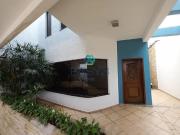 Sobrado com 3 dormitórios, 1 suíte, 4 vagas, 354m² à...