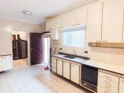 Sobrado com 3 dormitórios à venda, 133 m² por R$...