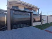 Sobrado com 3 dormitórios à venda, 136 m² por R$...