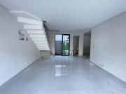 Sobrado com 3 dormitórios à venda, 136 m² por R$...