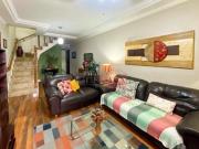 Sobrado com 3 dormitórios à venda, 160 m² por R$...
