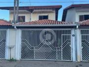 Sobrado com 3 dormitórios à venda, 161 m² por R$...