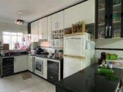 Sobrado com 3 dormitórios à venda, 180 m² por R$...