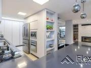 Sobrado com 3 dormitórios à venda, 240 m² por R$...