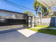 Sobrado com 3 dormitórios à venda, 259 m² por R$...