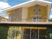 Casa à venda com 3 suítes no Jardim Santa Rosália em...