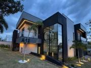 Sobrado com 3 dormitórios à venda, 270 m² por R$...