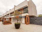 Sobrado com 3 dormitórios à venda, 294 m² por R$...