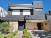 Sobrado com 3 dormitórios à venda, 350 m² por R$...