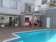 Sobrado com 3 dormitórios à venda, 450 m² por R$...