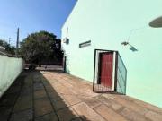 SOBRADO COM 3 DORMITÓRIOS E SALA COMERCIAL