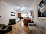 Sobrado com 3 dormitórios, quintal, sacada. À venda,...