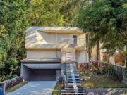 Sobrado com 3 Dormitórios, sendo 1 Suíte à venda, 215 m²...