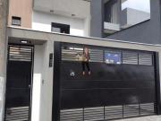 Sobrado com 3 dormitórios, uma suíte e duas vagas a venda