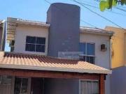 Sobrado com 3 quartos, piscina condomínio