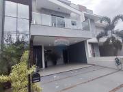 Sobrado com 3 quartos sendo 1 suíte, piscina, no...