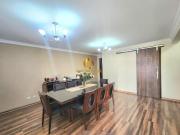 Sobrado com 3 quartos sendo uma suíte master, espaço...