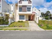 Sobrado com 3 quartos sendo uma suite no Atuba