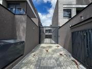 Sobrado Interno com 3 suítes, 170m2 construídos