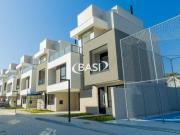 Sobrado com 3 suites, 2 vagas, Santa Felicidade