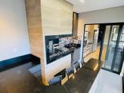 Sobrado com 3 suítes em condomínio fechado