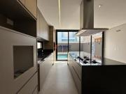 Sobrado com 3 Suítes, Piscina e Acabamento Impecável em...