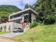 Sobrado com 4 dormitórios à venda, 230 m² por R$...