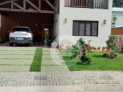 Sobrado com 4 dormitórios à venda, 242 m² por R$...