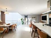 Sobrado com 4 dormitórios à venda, 268 m² Vila Bastos...