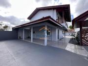 Sobrado com 4 dormitórios e piscina em Monções