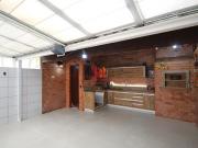 Sobrado com 4 quartos à venda no Novo Mundo!