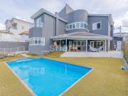 Sobrado com 4 Quartos e 6 banheiros à Venda, 480 m² por...
