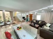 Sobrado com 4 quartos, sendo 4 suítes à venda, R$...