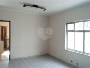 Sobrado com 4 quartos à venda ou para locação em Vila...