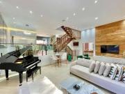 Sobrado com 4 Suítes à venda, 1400 m² por R$ 6.000.000...