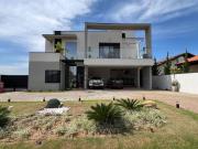 Sobrado com 4 suítes mais escritório e elevador à venda,...