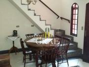 Sobrado com 5 dormitórios à venda, 245 m² por R$...