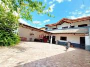 Sobrado com 5 dormitórios à venda, 246 m² por R$...