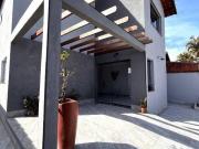 Sobrado com 6 dormitórios à venda, 260 m² por R$...