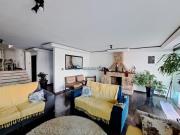 Sobrado com 6 quartos Próximo do Metrô