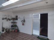 Sobrado com duas casas independentes, com 2 dormitórios...