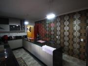 Sobrado com fino acabamento impecavel, com muito espaço...