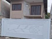 Sobrado com Piscina 3 dormitórios à venda, 178 m² por R$...