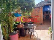 SOBRADO COM PISCINA, 3 DORMITÓRIOS SENDO 1 SUITE